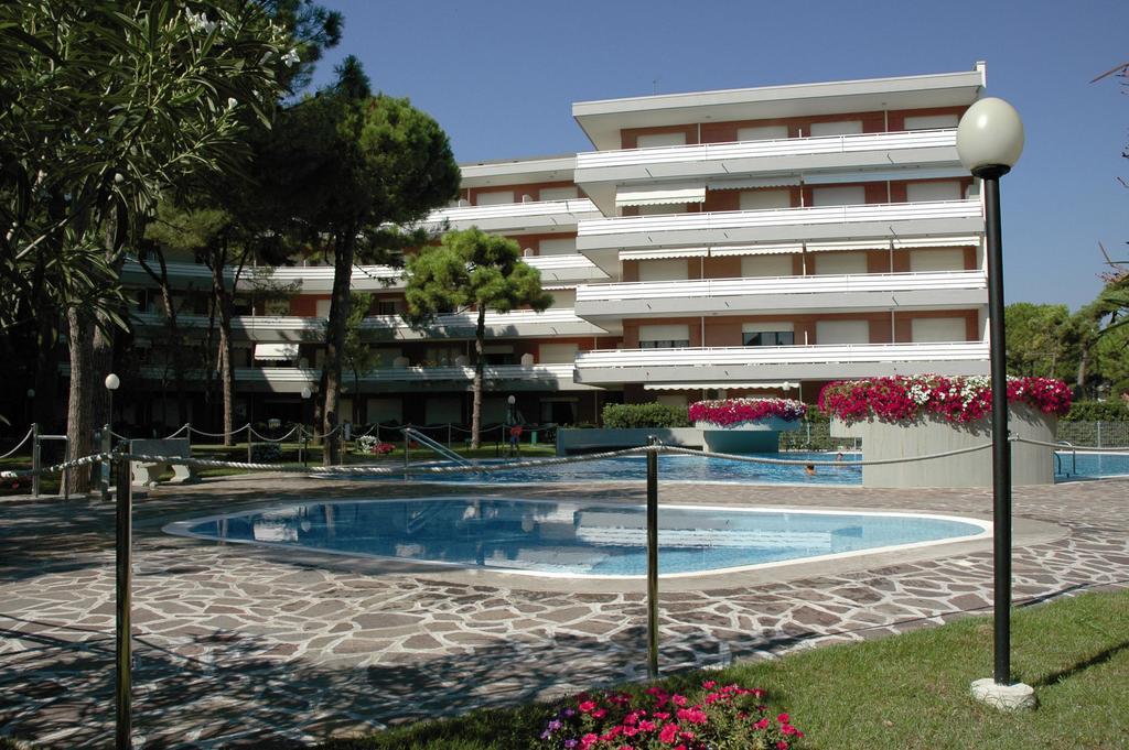 Appartamenti Meridiana Lignano Sabbiadoro Exterior foto